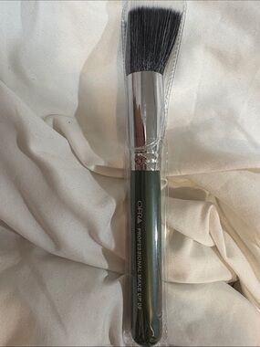 OFRA Professional Makeup Brush 09 Foundation NEW UNUSED
